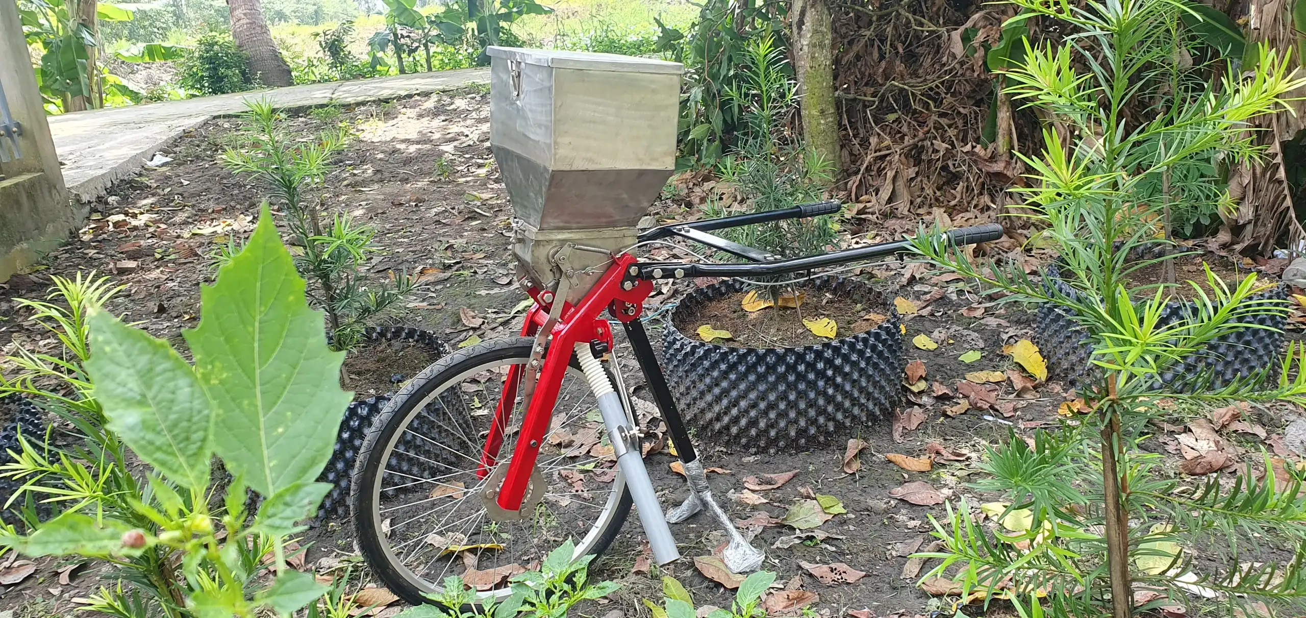 mua máy rải phân bán tự động ở đâu